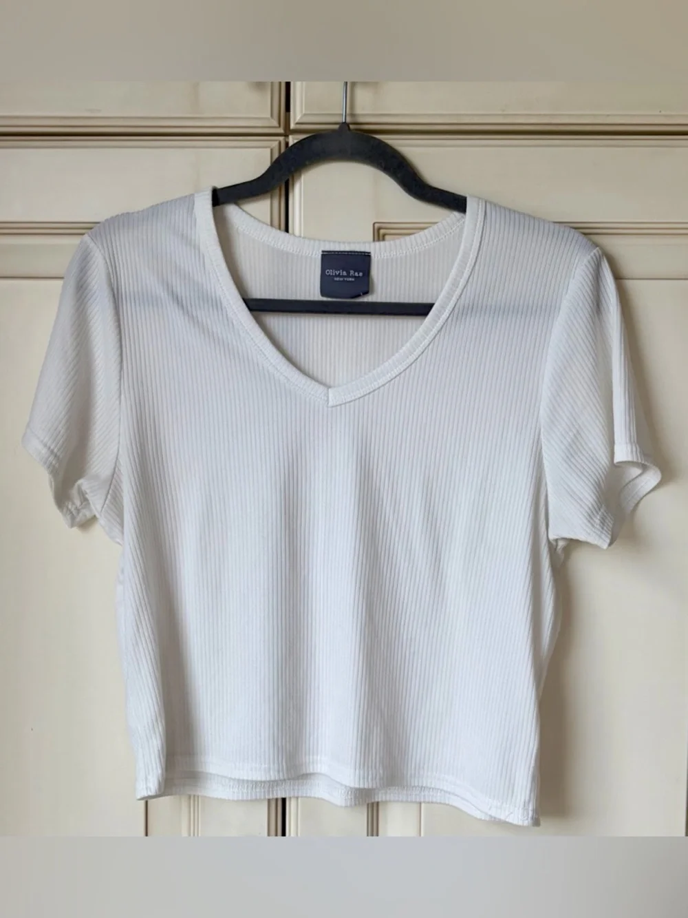 Olivia Rae White Ribbed V-Neck Short Sleeve Tee S/M - Picture 1 of 4